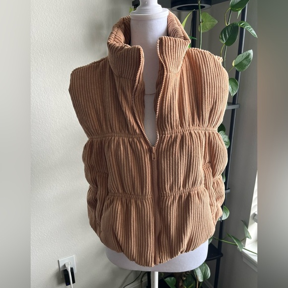 Forever 21 Camel Ribbed Puffer Vest - Picture 5 of 7